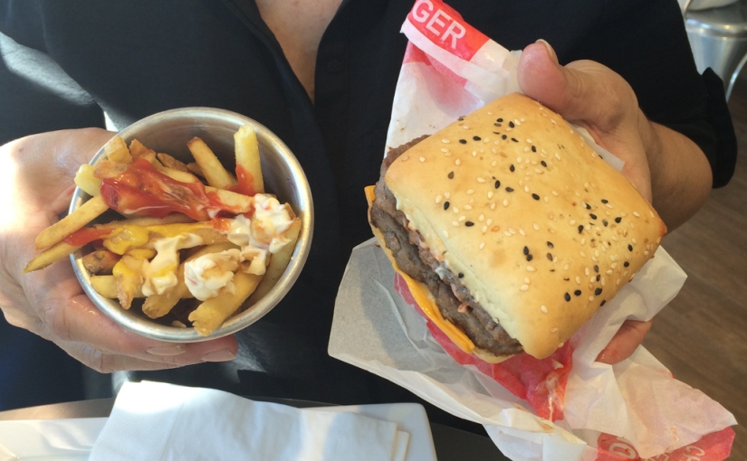 Famosa rede de fast food de hambúrguer inaugura drive-thru em Curitiba